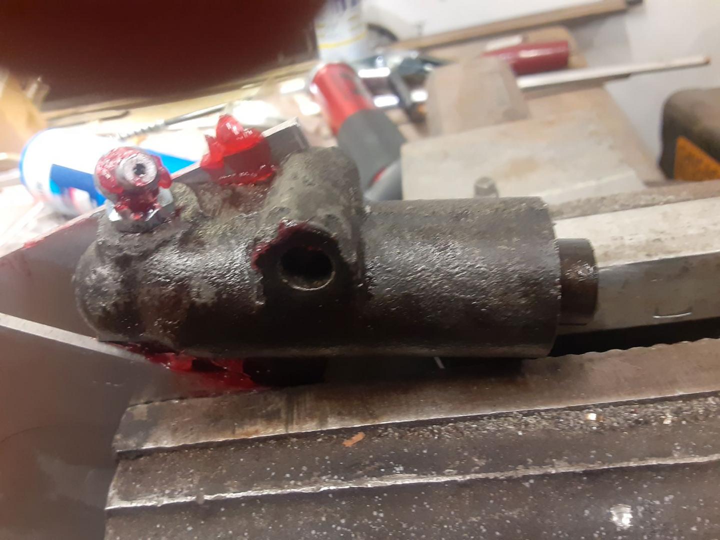 Oil pressure valve PierceArrow Society